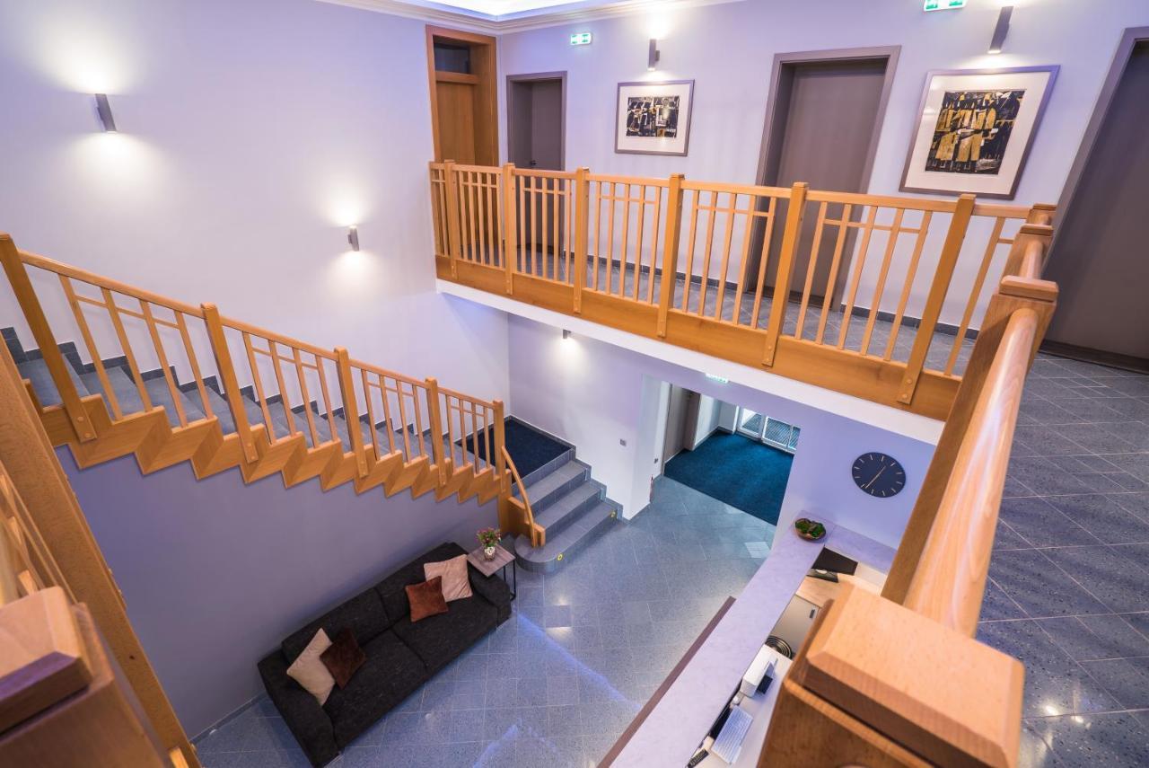 Cassian Inn Партизанске Екстериор снимка